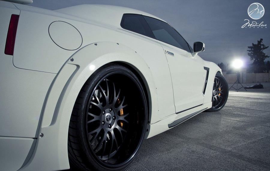  Nissan GT-R by Wald and Modulare Wheels 2014 года  (фото 8 из 17)